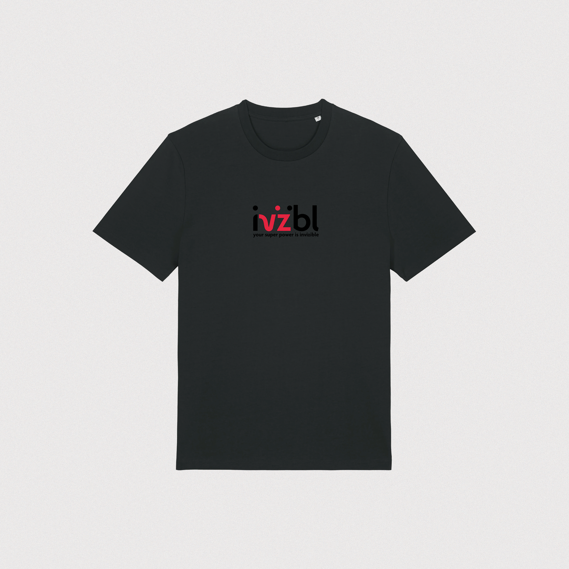 T-shirt pour homme de la marque IVZBL, en couleur noire avec un transfert du logo en noir et rouge sur la poitrine. Ce modèle présente un design épuré, avec une coupe classique légèrement ajustée pour un confort optimal. Le logo en contraste apporte une touche graphique et moderne au t-shirt, parfait pour un look urbain et tendance. 